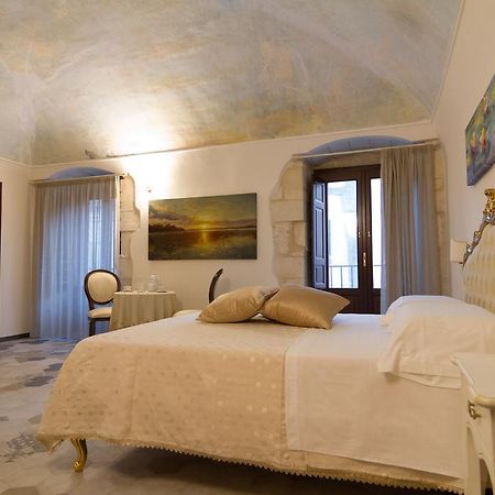 Palazzo Tasca Bed & Breakfast โนโต ภายนอก รูปภาพ