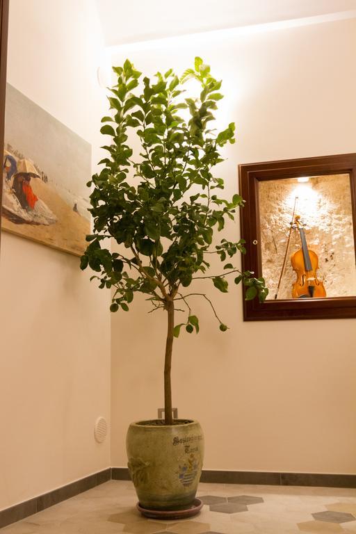 Palazzo Tasca Bed & Breakfast โนโต ภายนอก รูปภาพ