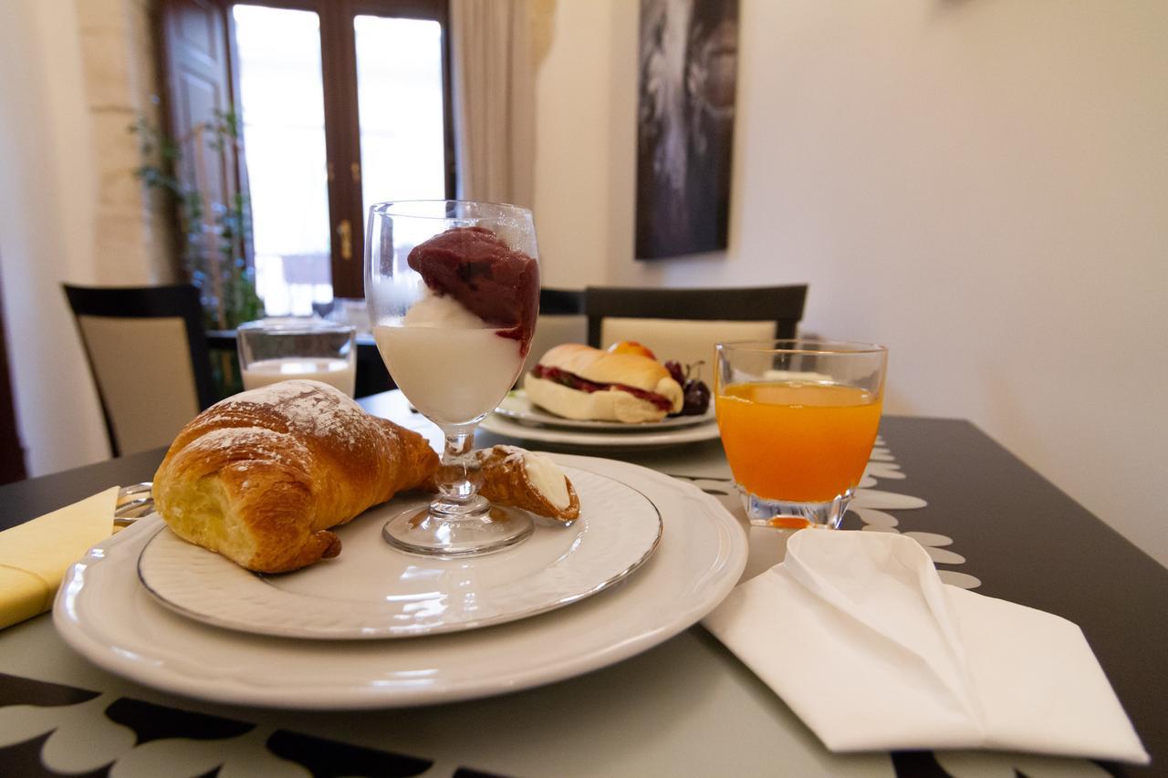 Palazzo Tasca Bed & Breakfast โนโต ภายนอก รูปภาพ