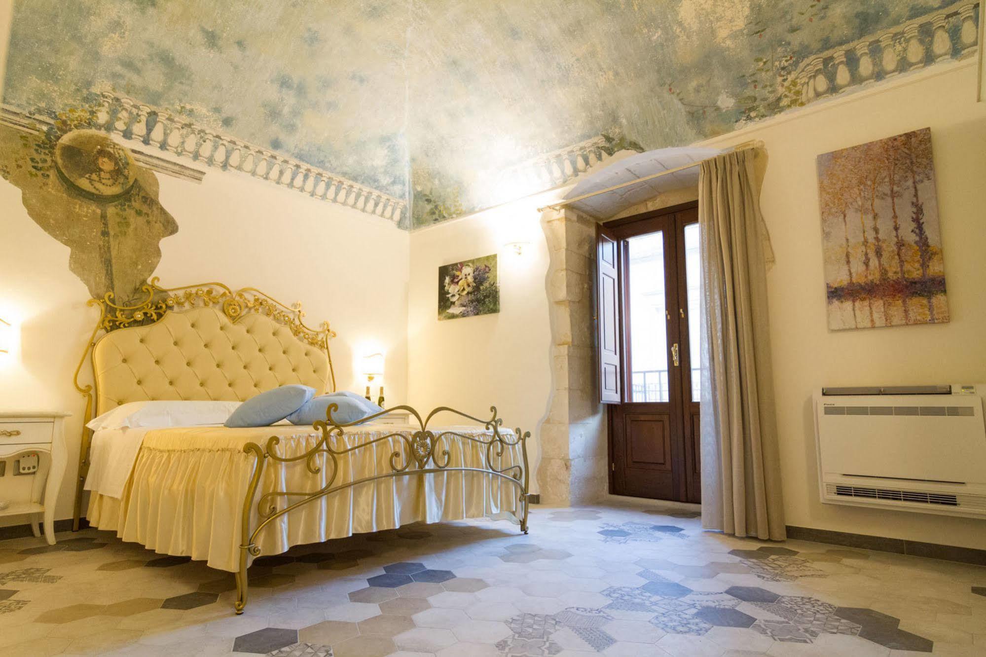 Palazzo Tasca Bed & Breakfast โนโต ภายนอก รูปภาพ