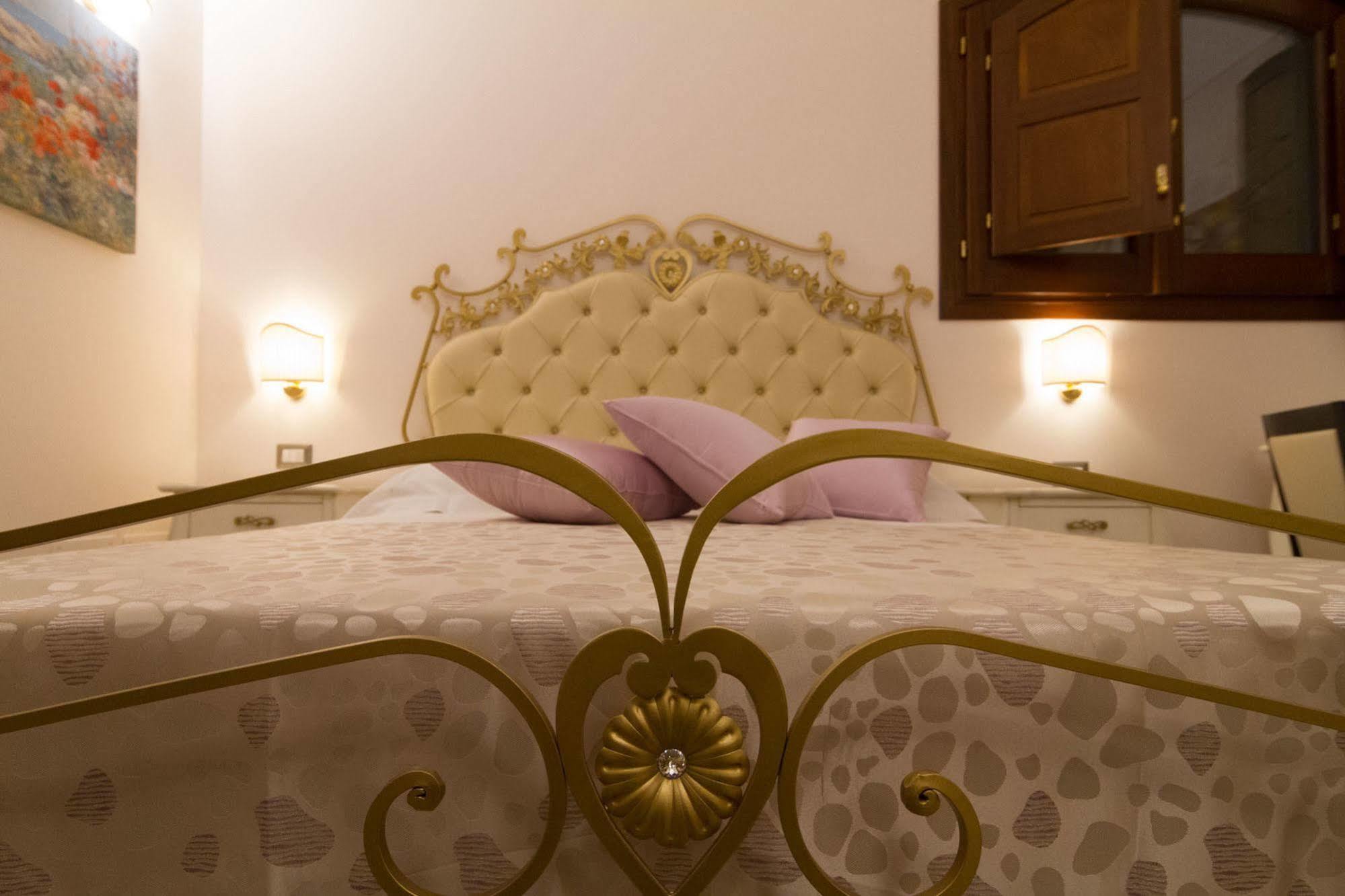 Palazzo Tasca Bed & Breakfast โนโต ภายนอก รูปภาพ