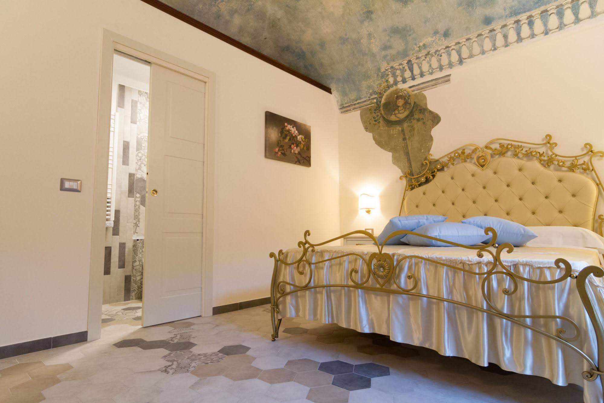 Palazzo Tasca Bed & Breakfast โนโต ภายนอก รูปภาพ