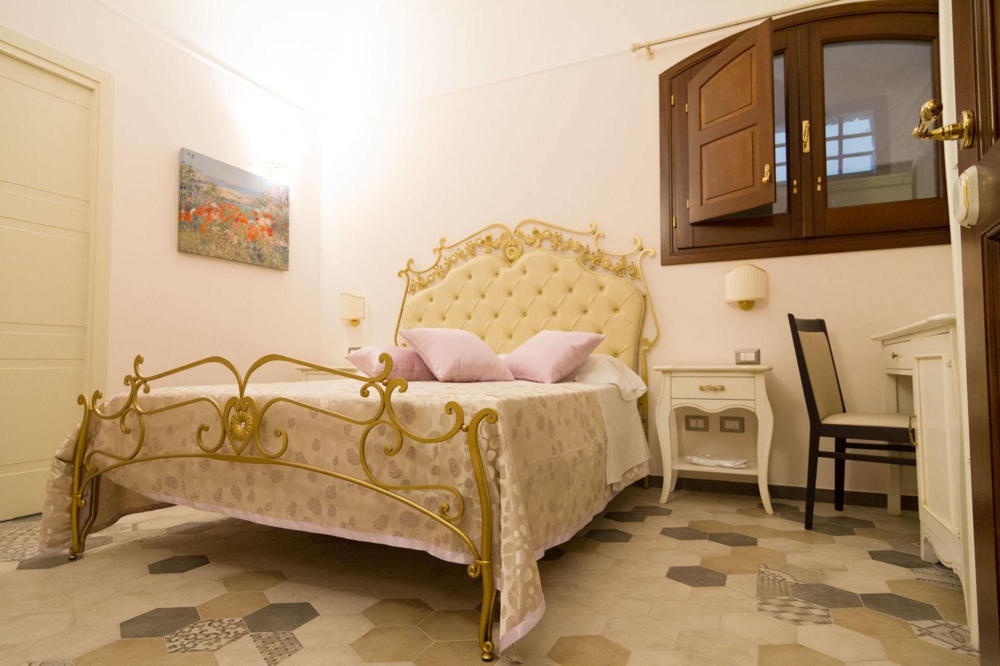 Palazzo Tasca Bed & Breakfast โนโต ภายนอก รูปภาพ