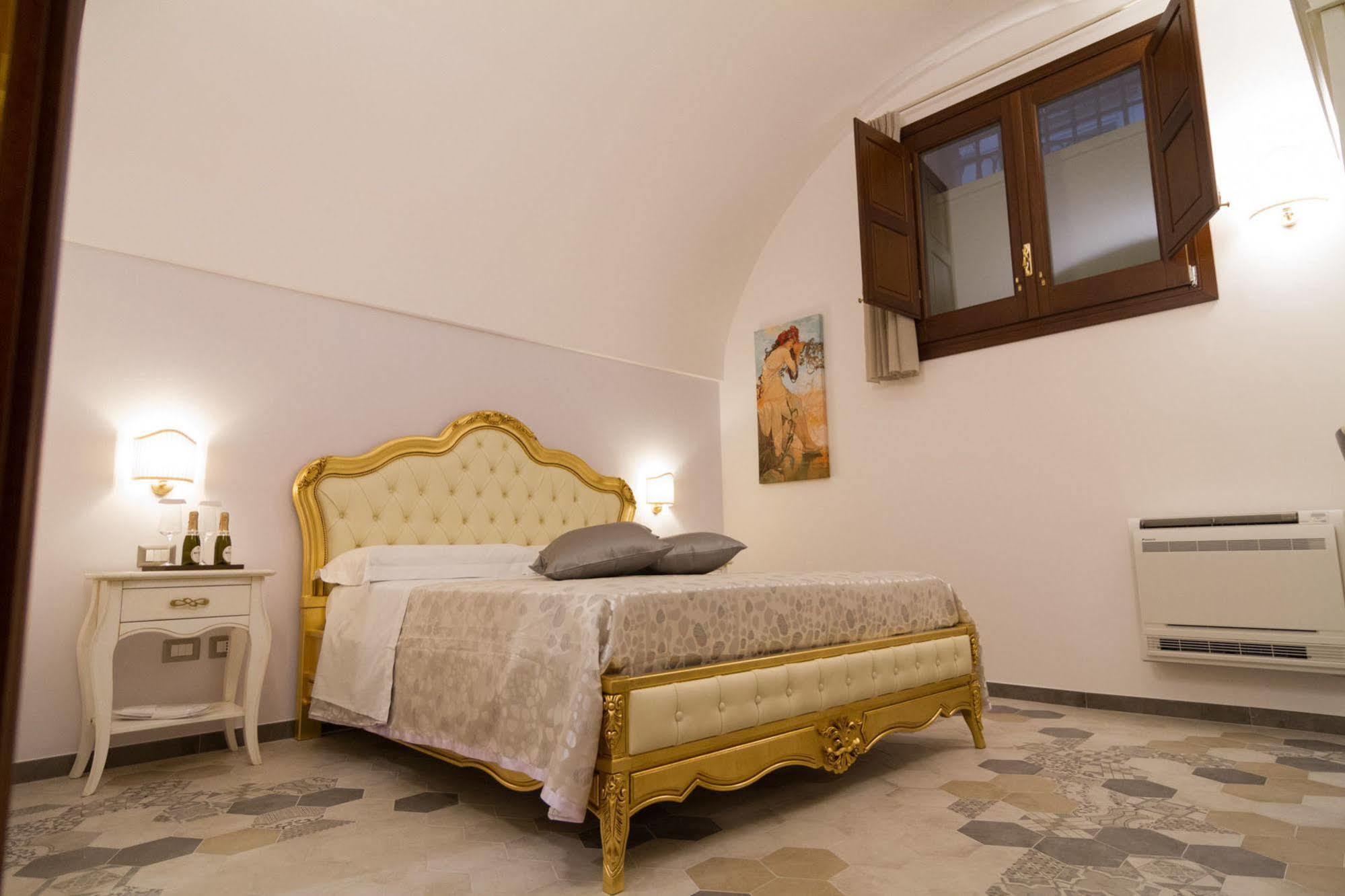 Palazzo Tasca Bed & Breakfast โนโต ภายนอก รูปภาพ
