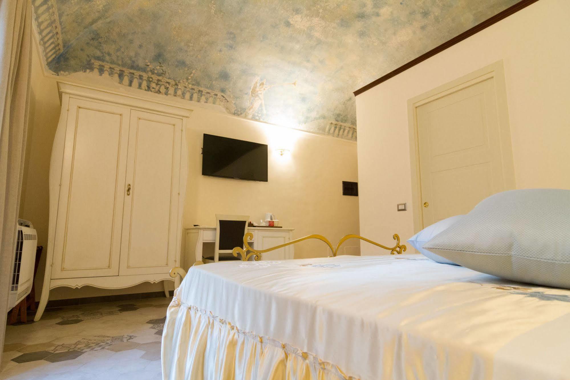Palazzo Tasca Bed & Breakfast โนโต ภายนอก รูปภาพ