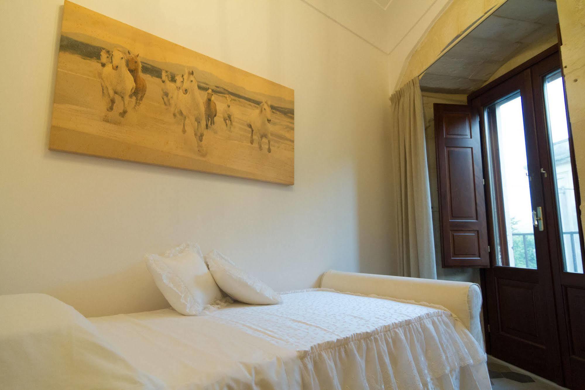 Palazzo Tasca Bed & Breakfast โนโต ภายนอก รูปภาพ