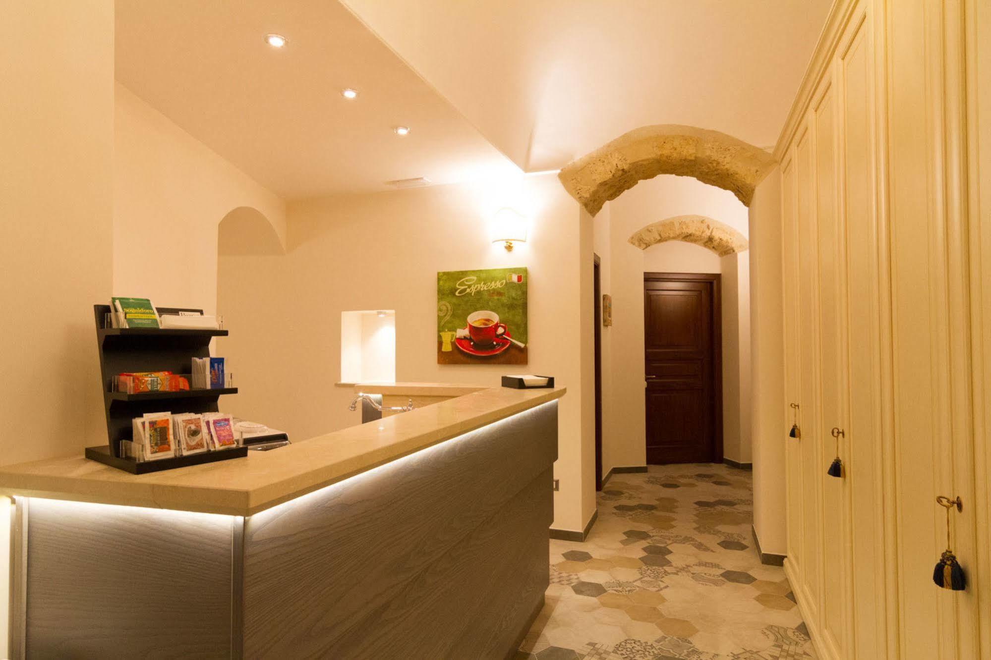 Palazzo Tasca Bed & Breakfast โนโต ภายนอก รูปภาพ