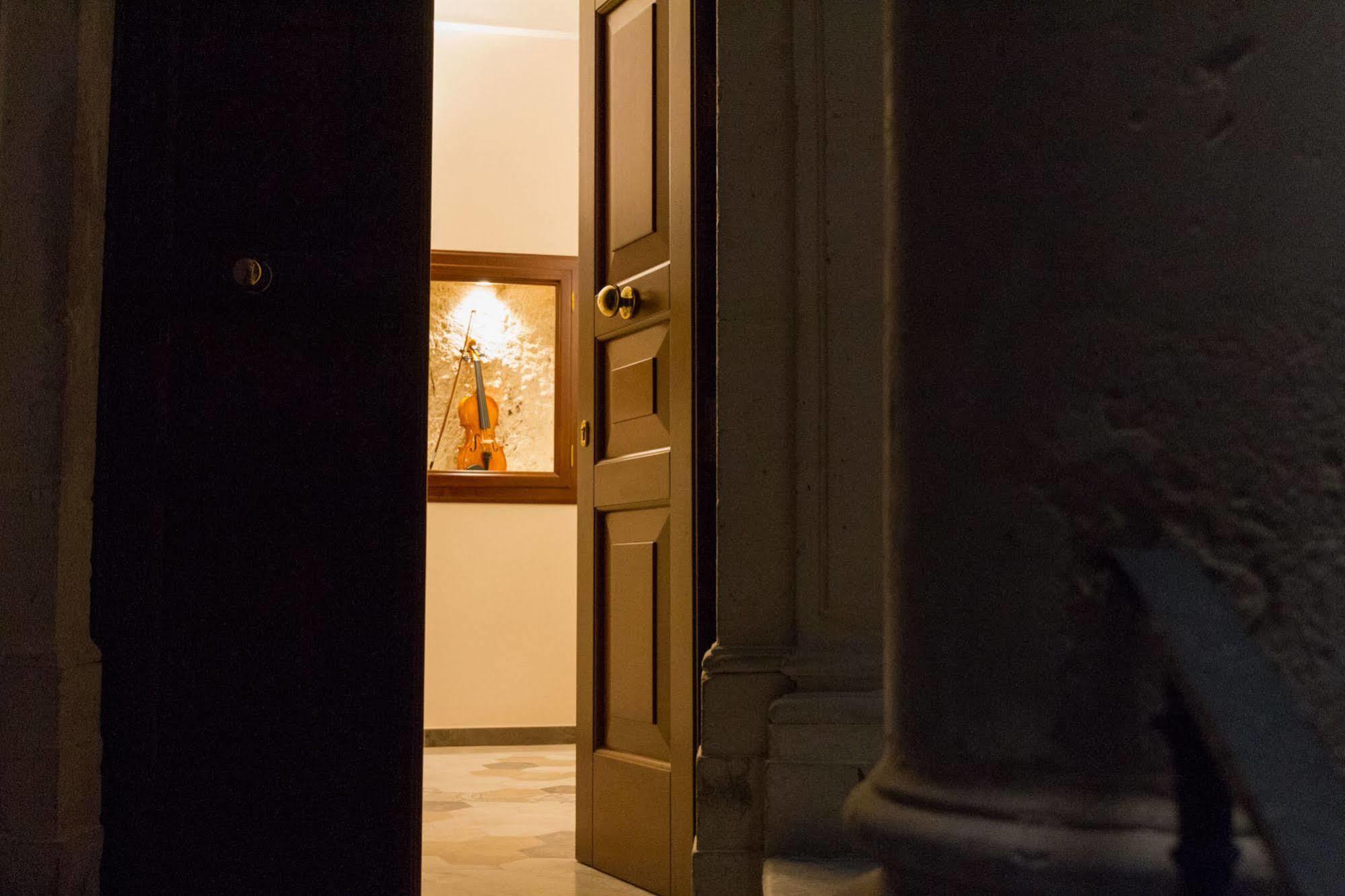 Palazzo Tasca Bed & Breakfast โนโต ภายนอก รูปภาพ